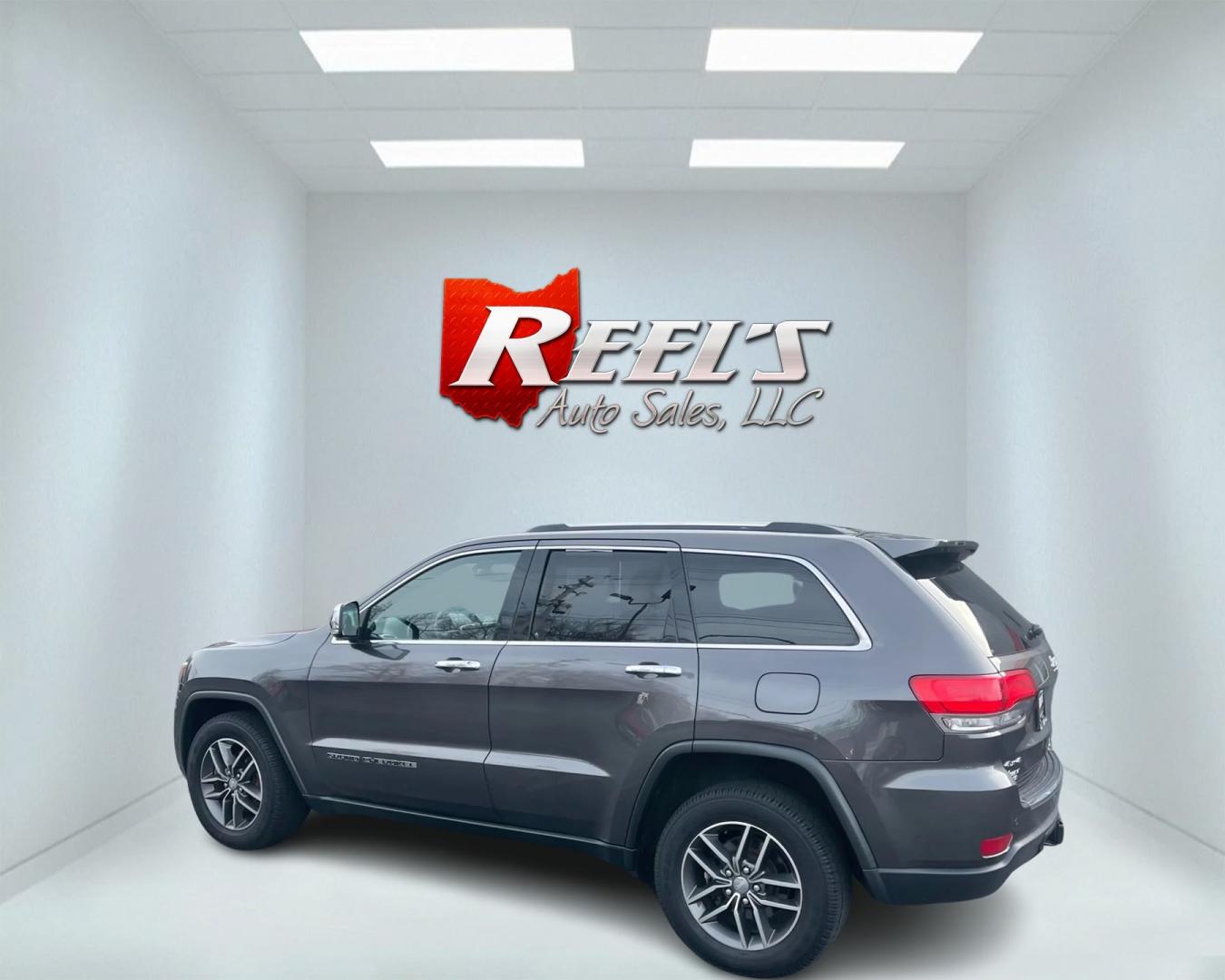 2017 Gray /Black Jeep Grand Cherokee Limited 4WD (1C4RJFBG9HC) with an 3.6L V6 DOHC 24V engine, 8A transmission, located at 547 E. Main St., Orwell, OH, 44076, (440) 437-5893, 41.535435, -80.847855 - Photo#11